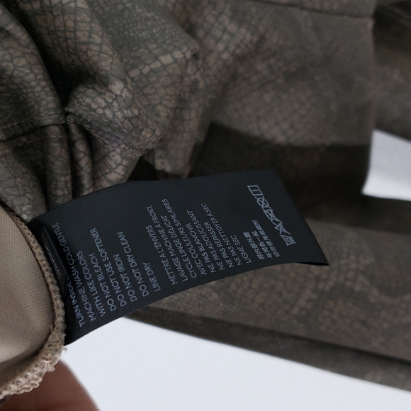 Anthropologie metallic green snake print women's pants size 26 - Picture 11 of 11